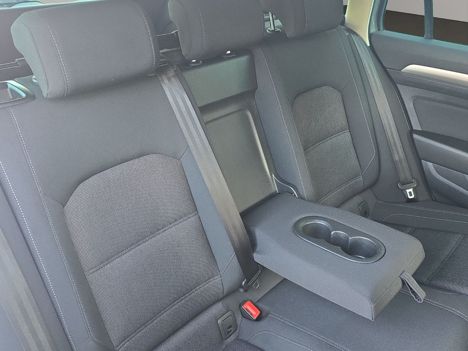 Fahrzeugabbildung Volkswagen Passat Variant Comfortline BMT/Start-Stopp AHK