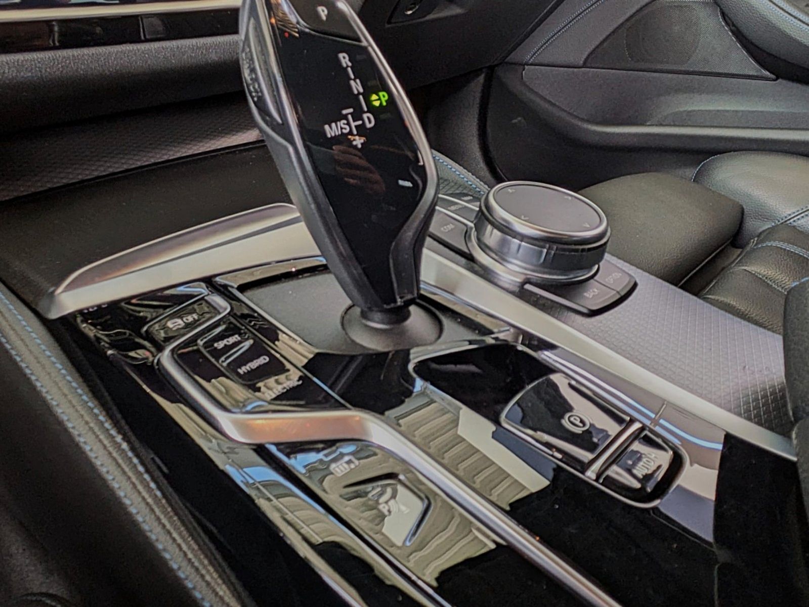 Fahrzeugabbildung BMW 530e M SPORT VIRTUAL HUD NAVI LASER LEDER AHK
