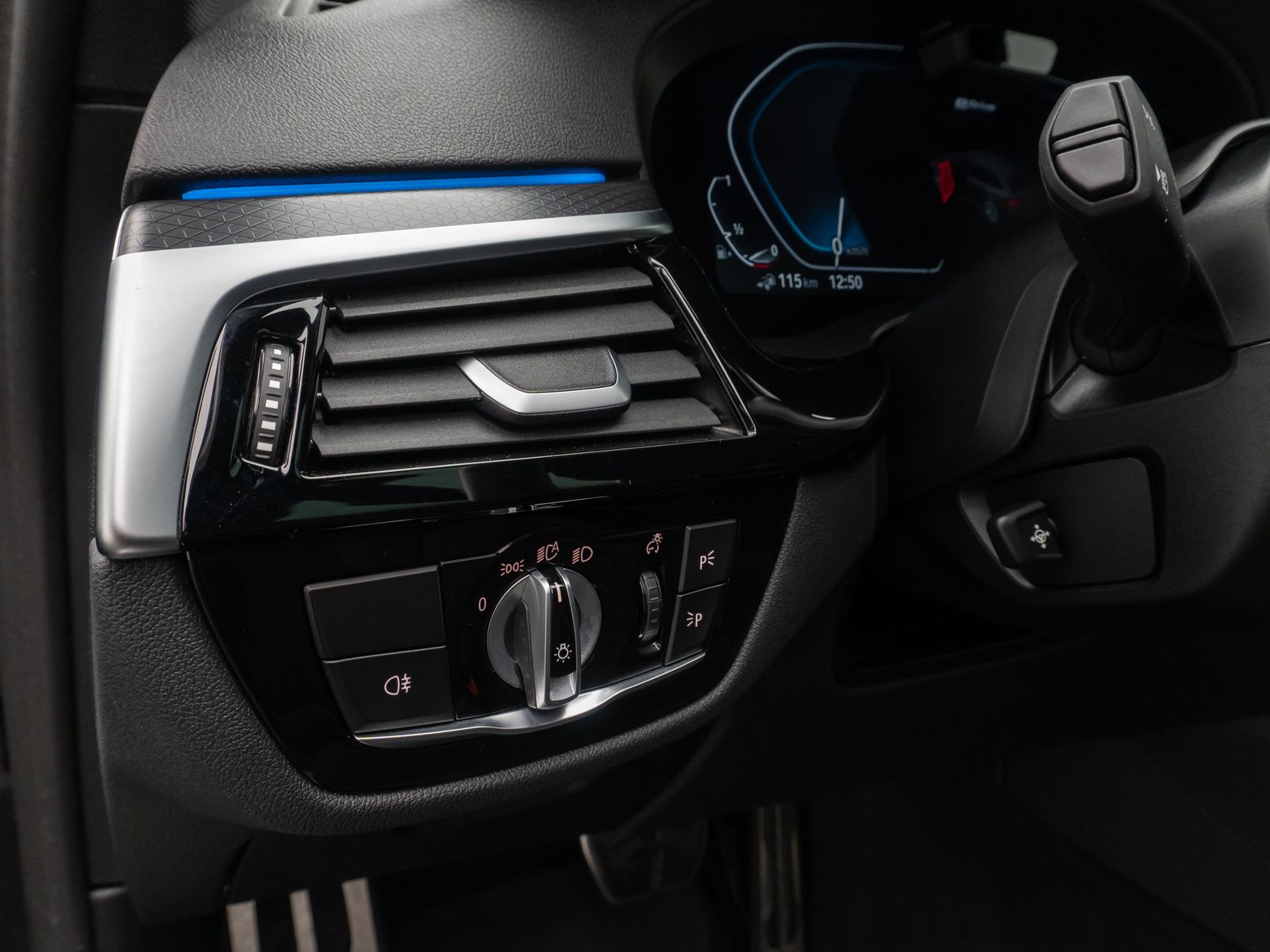 Fahrzeugabbildung BMW 530e xD M Sport DAB H/K HUD Panorama Laser AHK