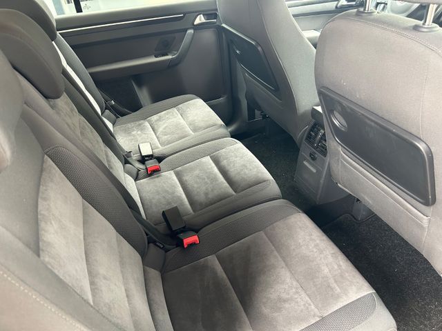 Fahrzeugabbildung Volkswagen Touran Highline DSG+NaviZB+SHZ+Allwetter+PDC+