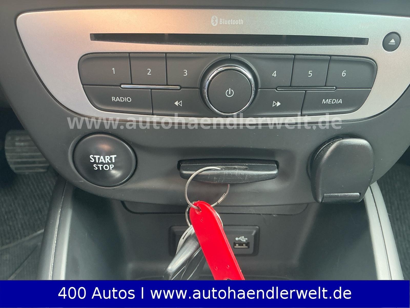 Renault Megane 2015 — photo 16
