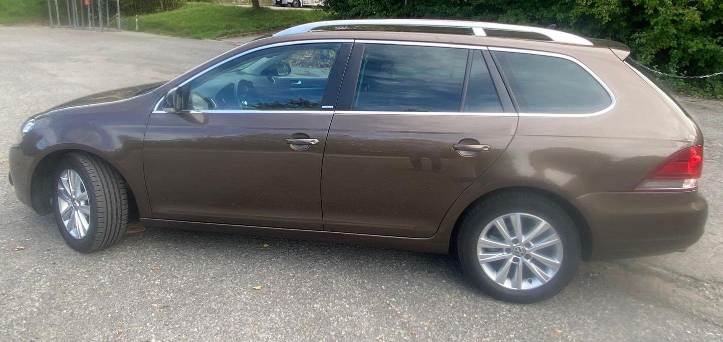 Volkswagen Golf 2012 — interior