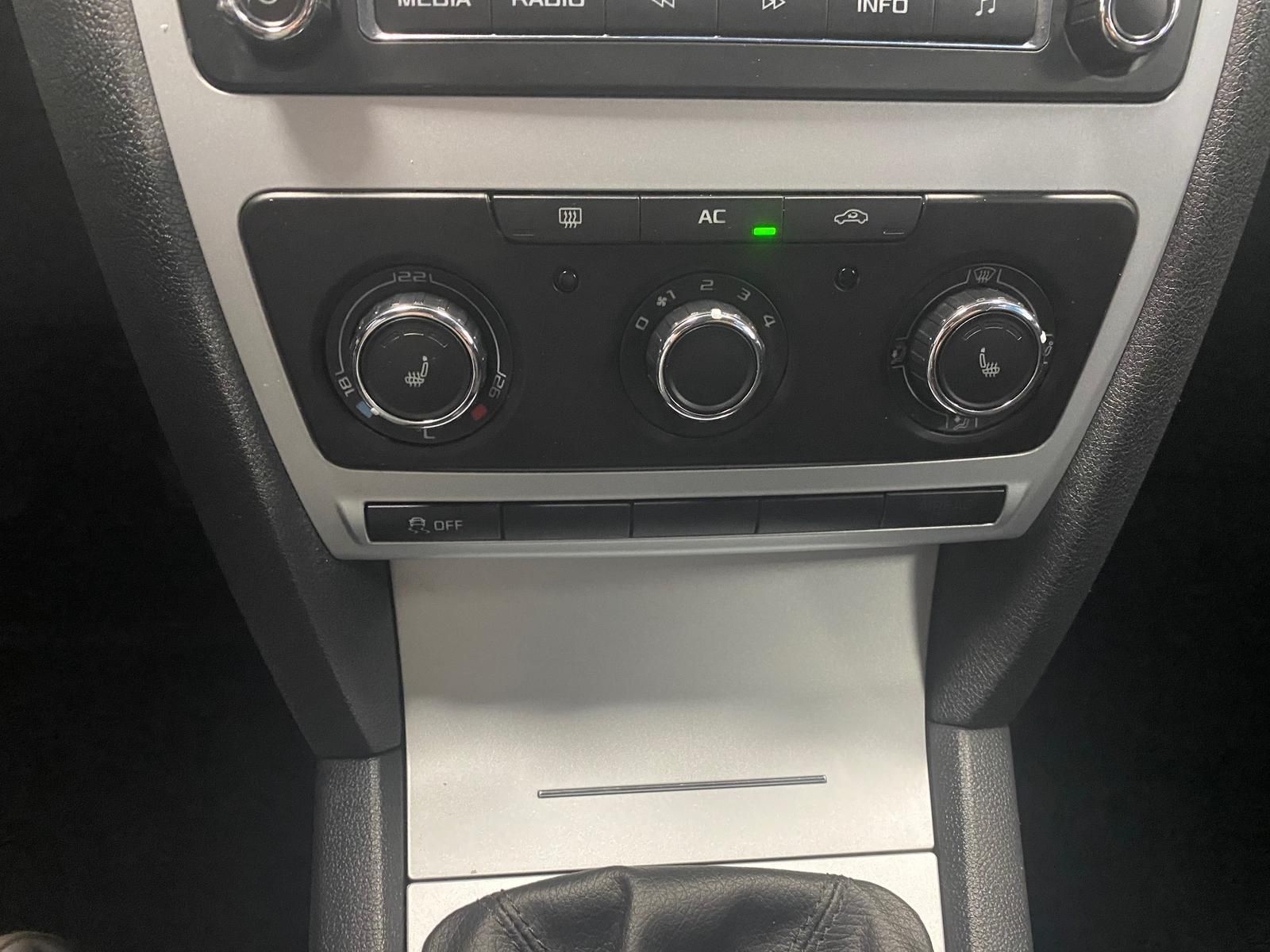 Fahrzeugabbildung SKODA Octavia 1.2 TSI Ambiente KLIMA+PDC+SITZHEIZ+1.HA
