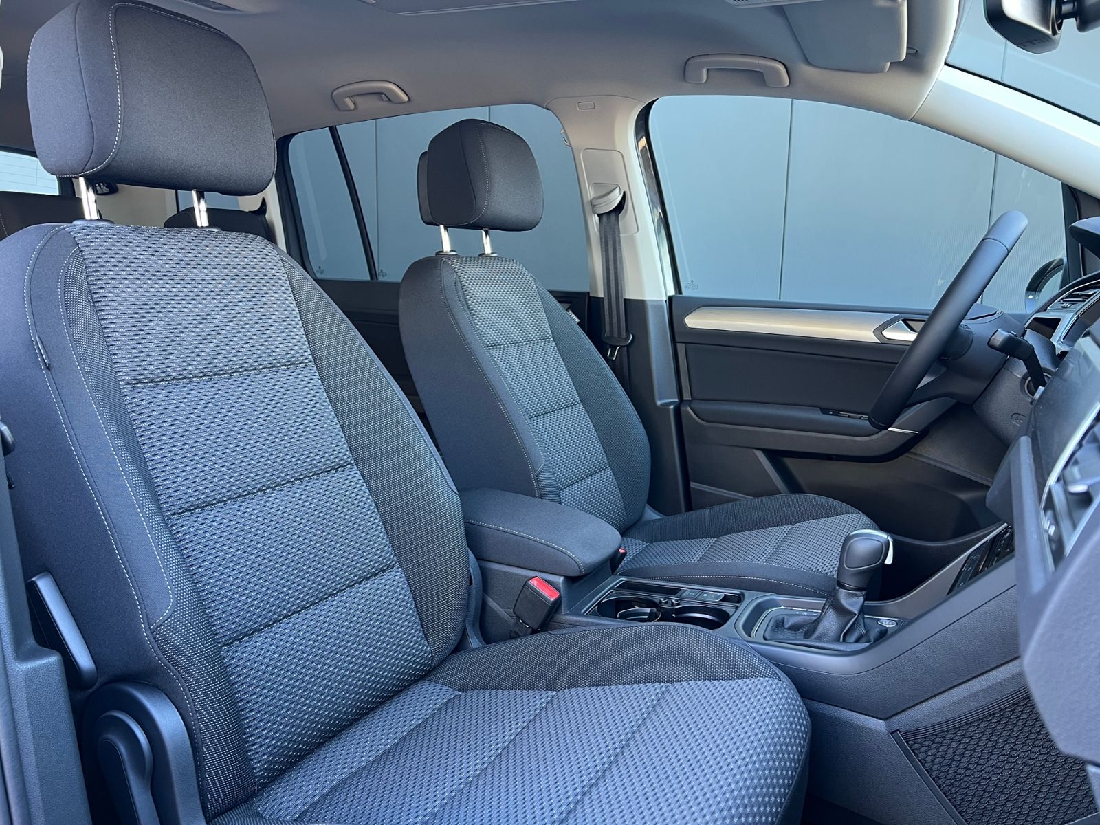 Fahrzeugabbildung Volkswagen Touran Comfortline 1.5 TSI DSG *7-Sitzer, Easy-O