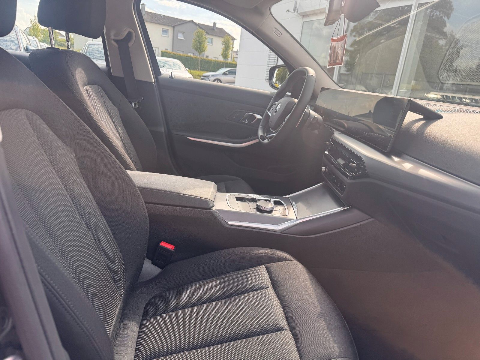 BMW 318i Touring KAMREA NAVI DAB KLIMAAUTOMATIK foto 22