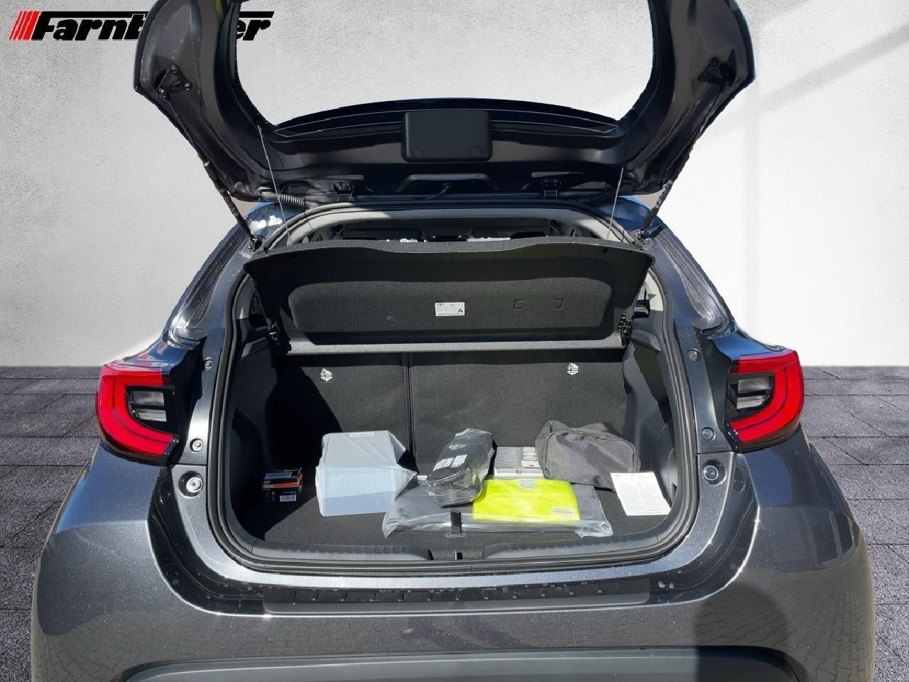 Fahrzeugabbildung Toyota Yaris Hybrid 116 PS Teamplayer