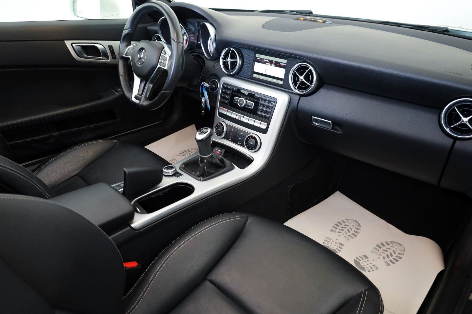 Fahrzeugabbildung Mercedes-Benz SLK 200 AMG Line Leder,Panorama,Navi,Airscarf