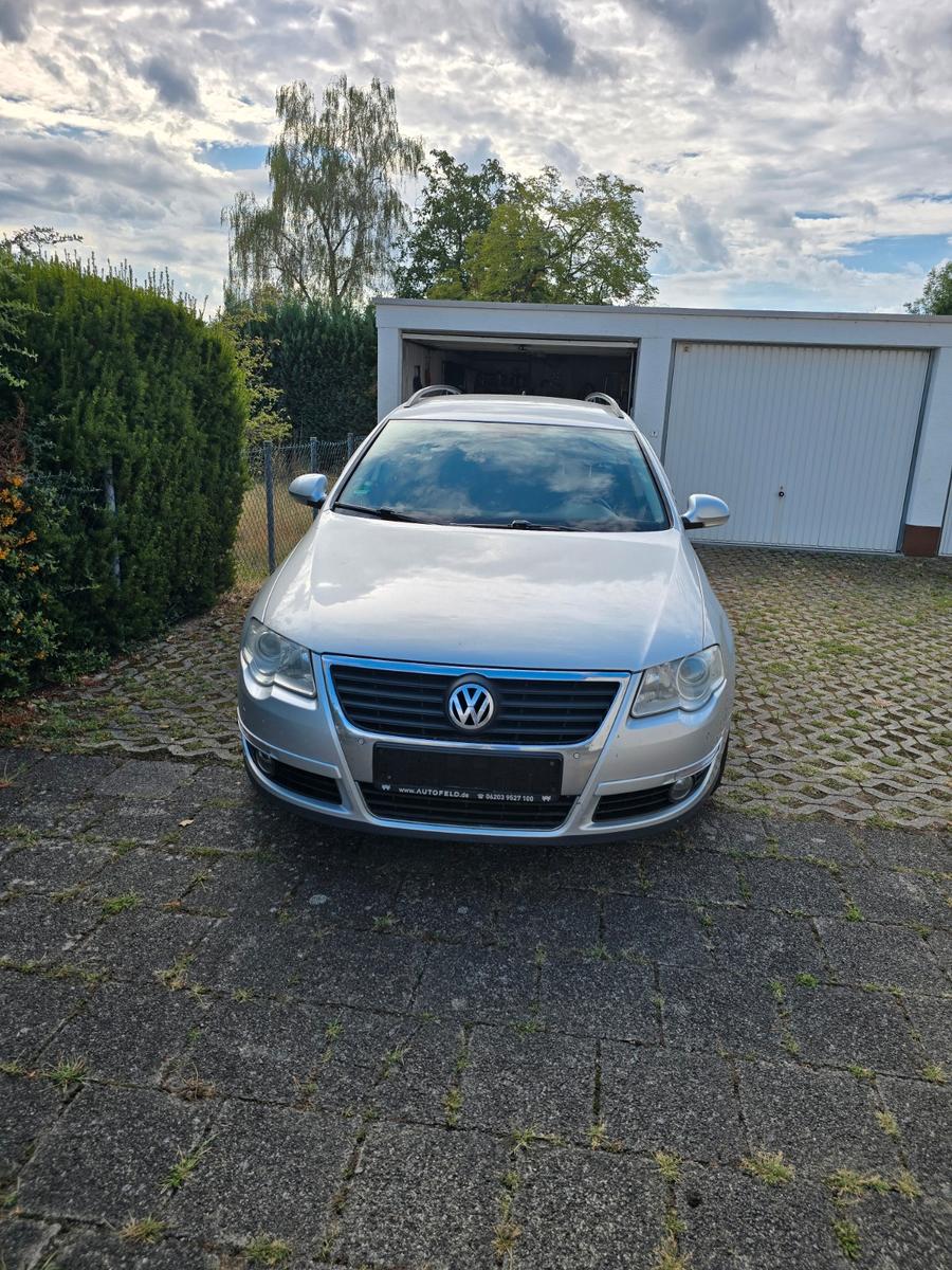 Volkswagen Passat 2010 — салон