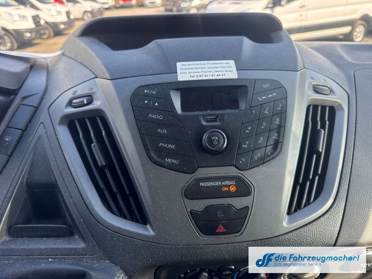 Fahrzeugabbildung Ford Transit Custom Kombi 300 L1 2.2 TDCi *2465