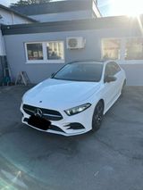 Mercedes-Benz A 250 e AMG PANO 1. HAND 