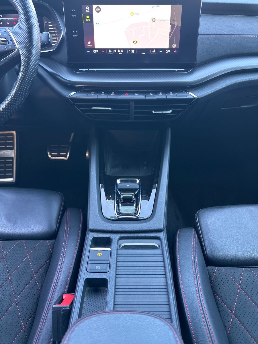 Fahrzeugabbildung SKODA Octavia Combi 2.0 TDI DSG RS NAV+LED+STHZ+ACC