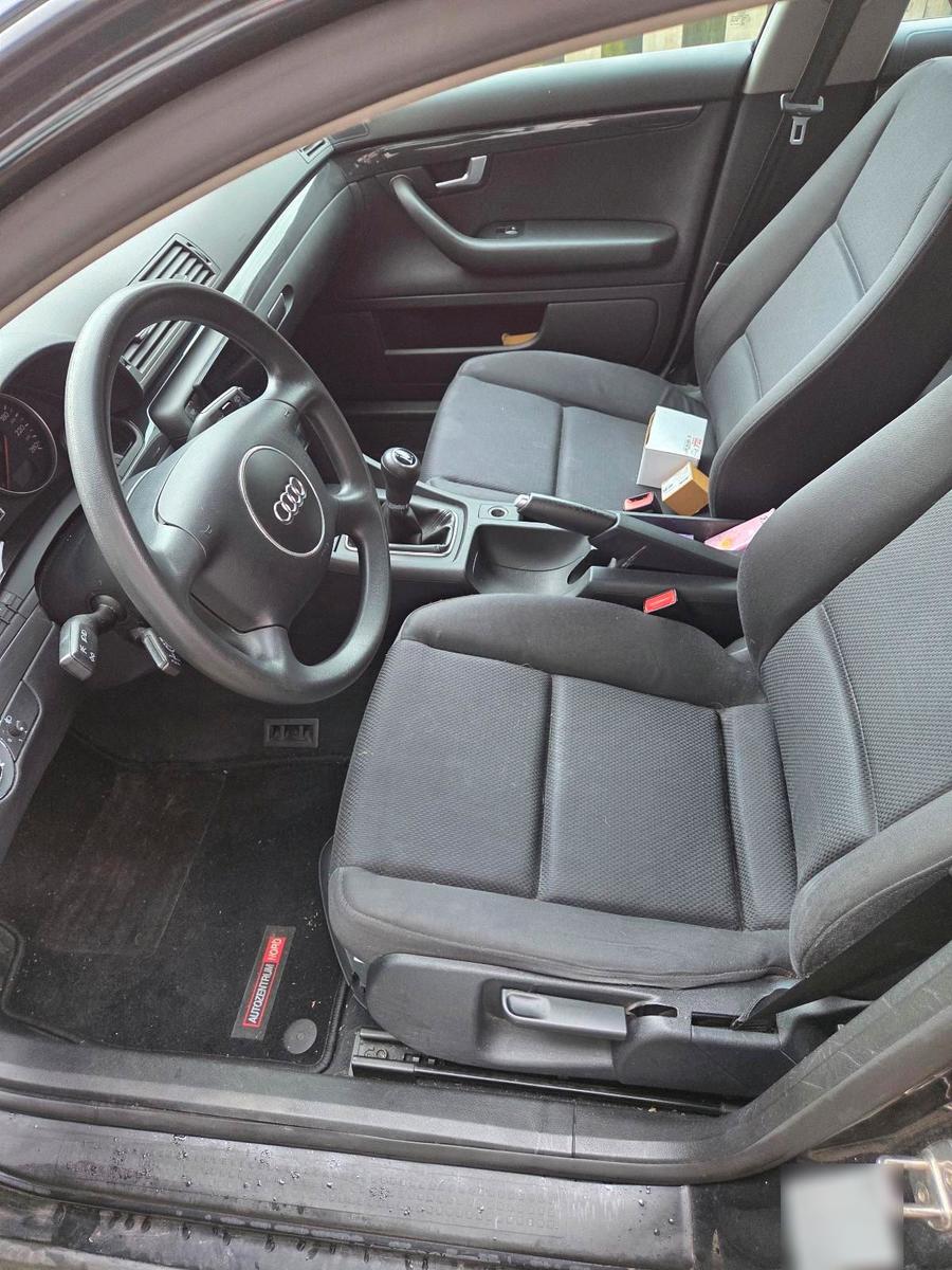 Audi A4 2004 — interior