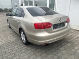 Volkswagen Jetta 2.0 TDI DSG Comfortline*Navi*Leder*Garanti - mit Diesel-Antrieb: Gold, Vollleder