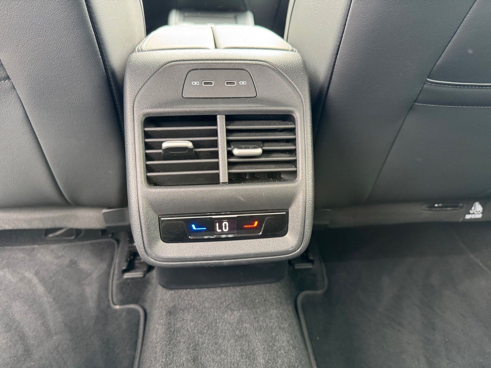 Fahrzeugabbildung Volkswagen Passat Variant 1.5 eTSI Business