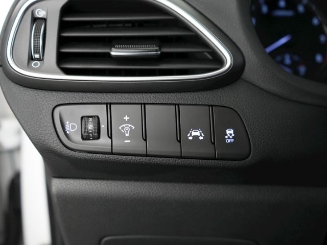 i30 PASSION+RÜCKFAHRKAMERA+SITZ-/LENKRADHEIZUNG+
