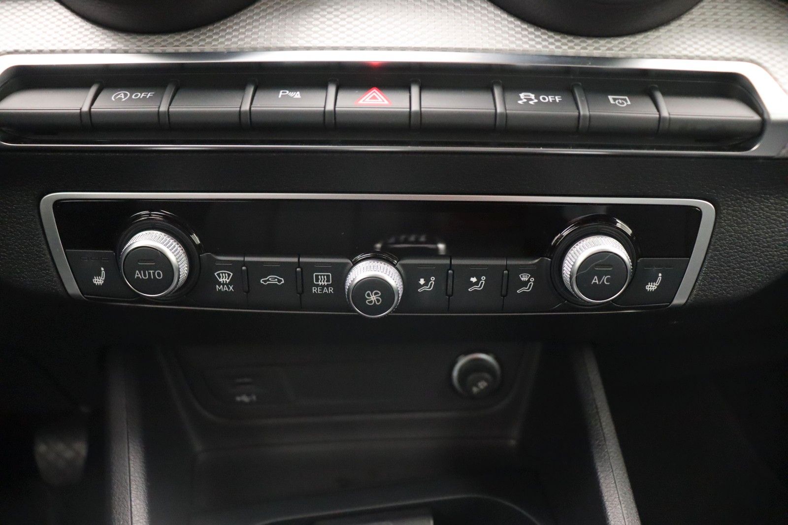 Fahrzeugabbildung Audi Q2 30 TFS Navi Kamera LED ACC