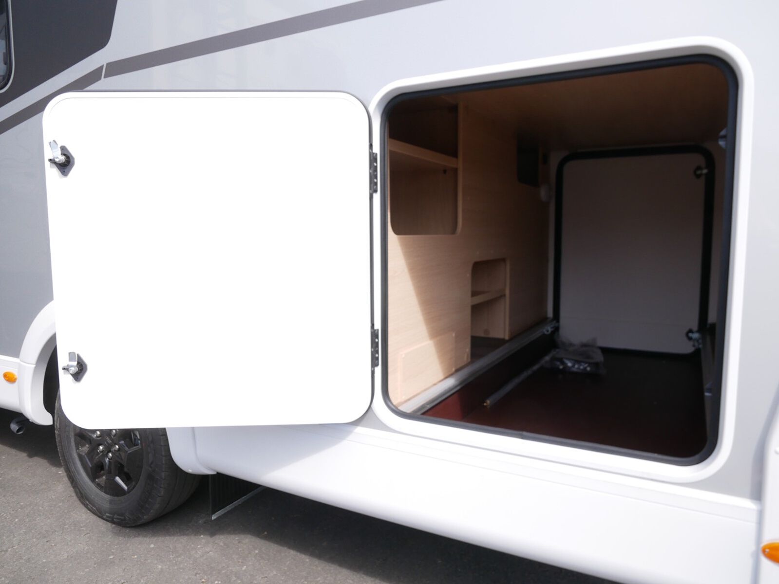 Fahrzeugabbildung Sunlight Adventure T Ford 670S Adventure-Paket, Hubbett