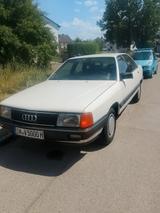 Audi 100 - Audi 100: Weiß
