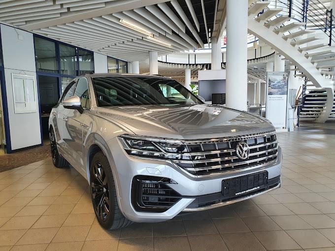 showroom-image-top