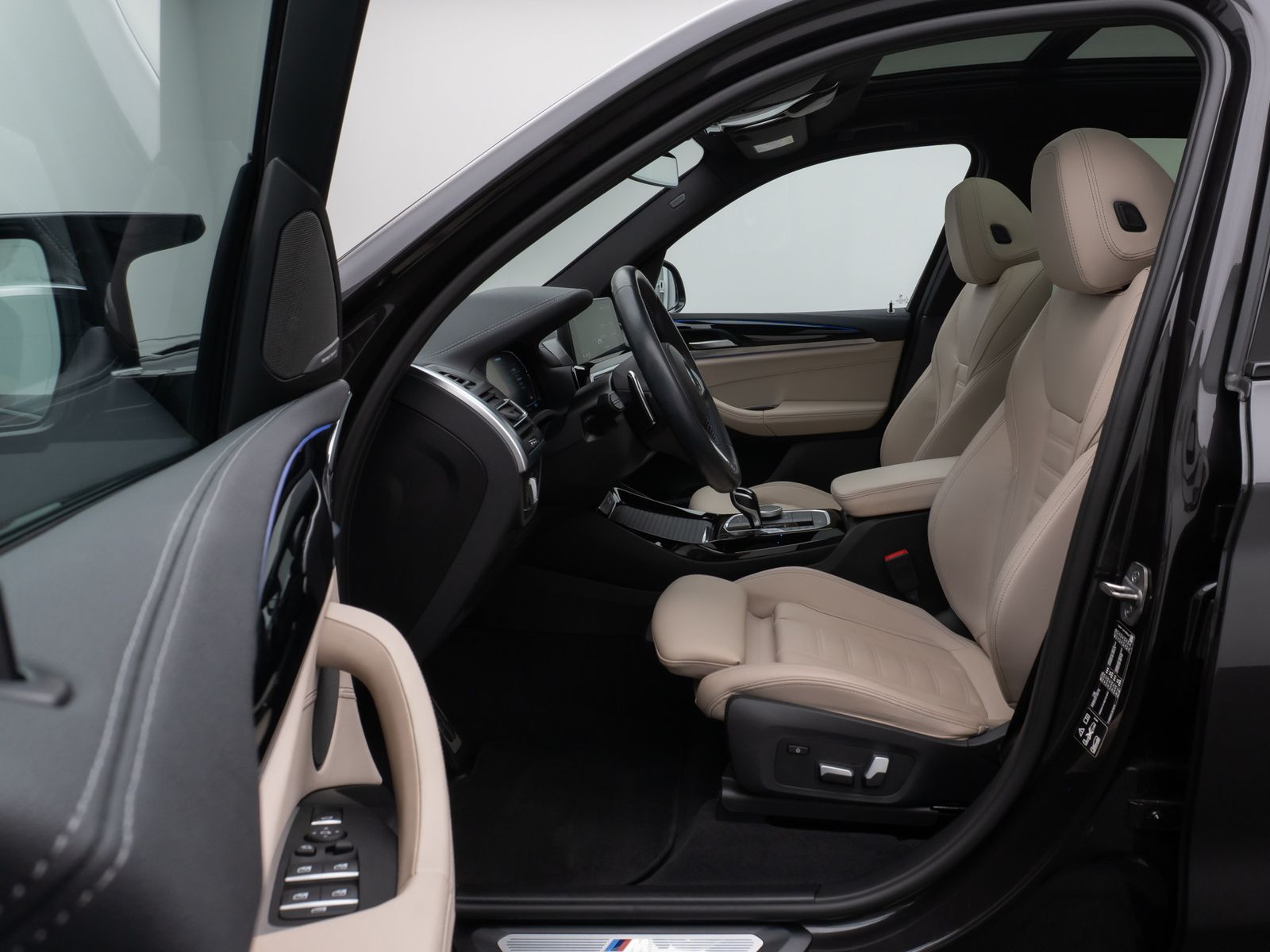 Fahrzeugabbildung BMW X3 M40i  Panorama Kamera HUD DAB H/K Komfort 20"