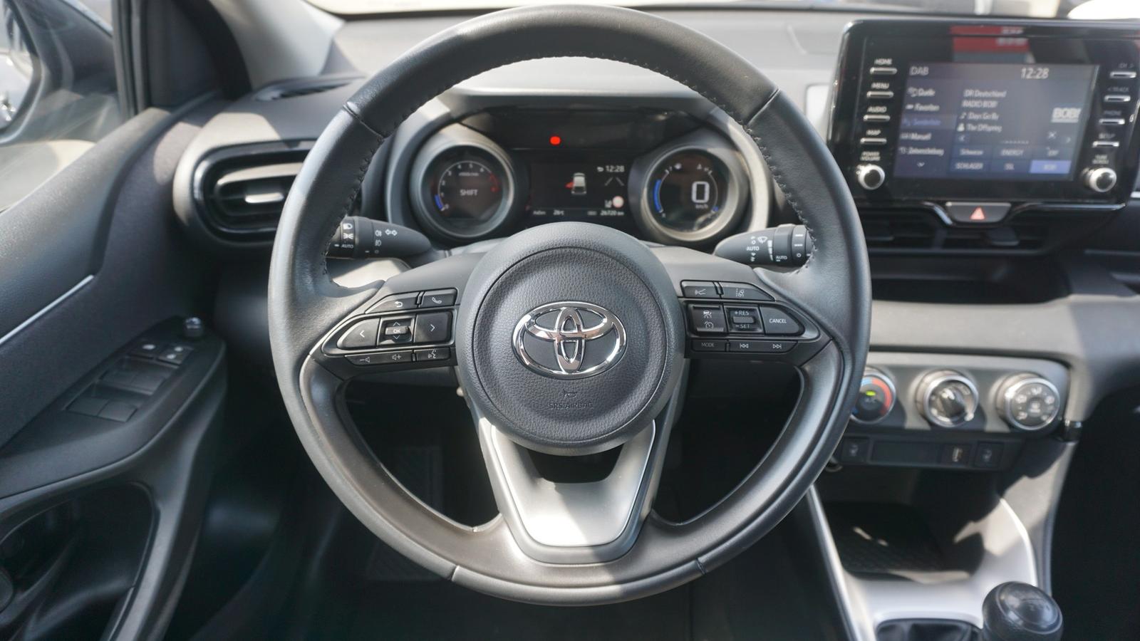 Toyota Yaris 1.5 Team Deutschland LED Tempomat Kamera