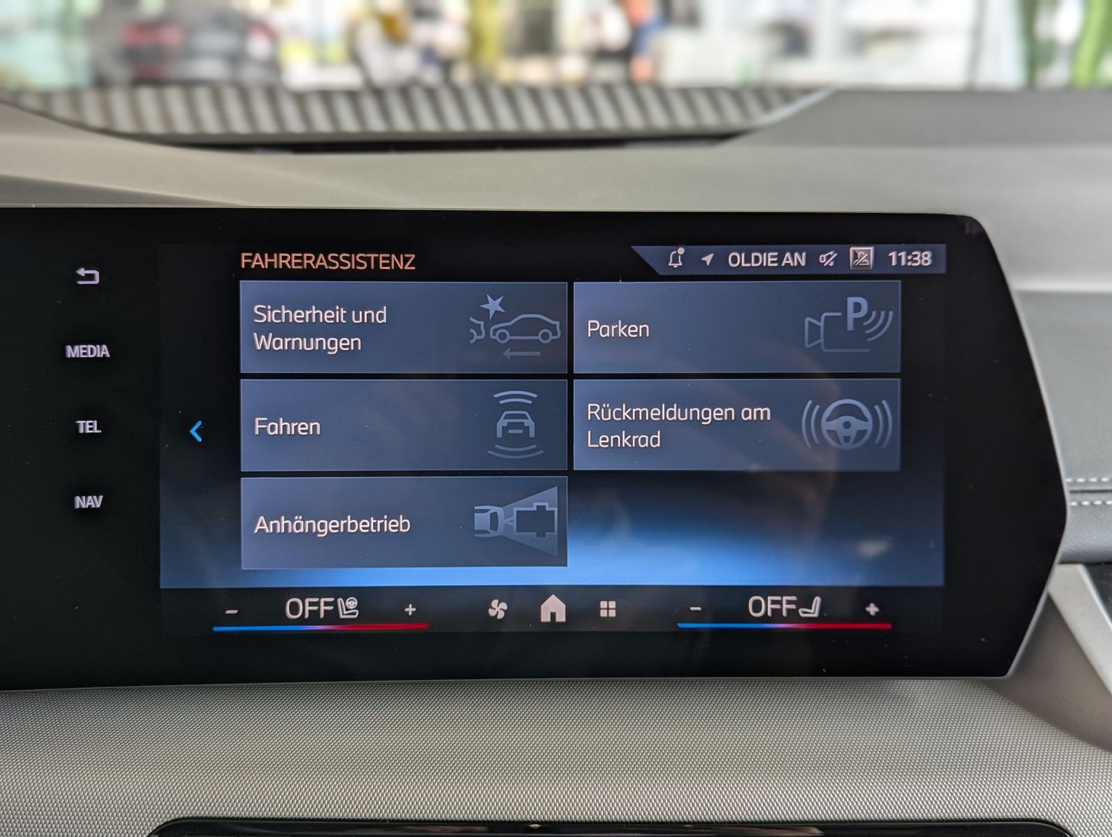 BMW 220 Active Tourer Aut AHK Pano Cam Premium-Paket - Image 26