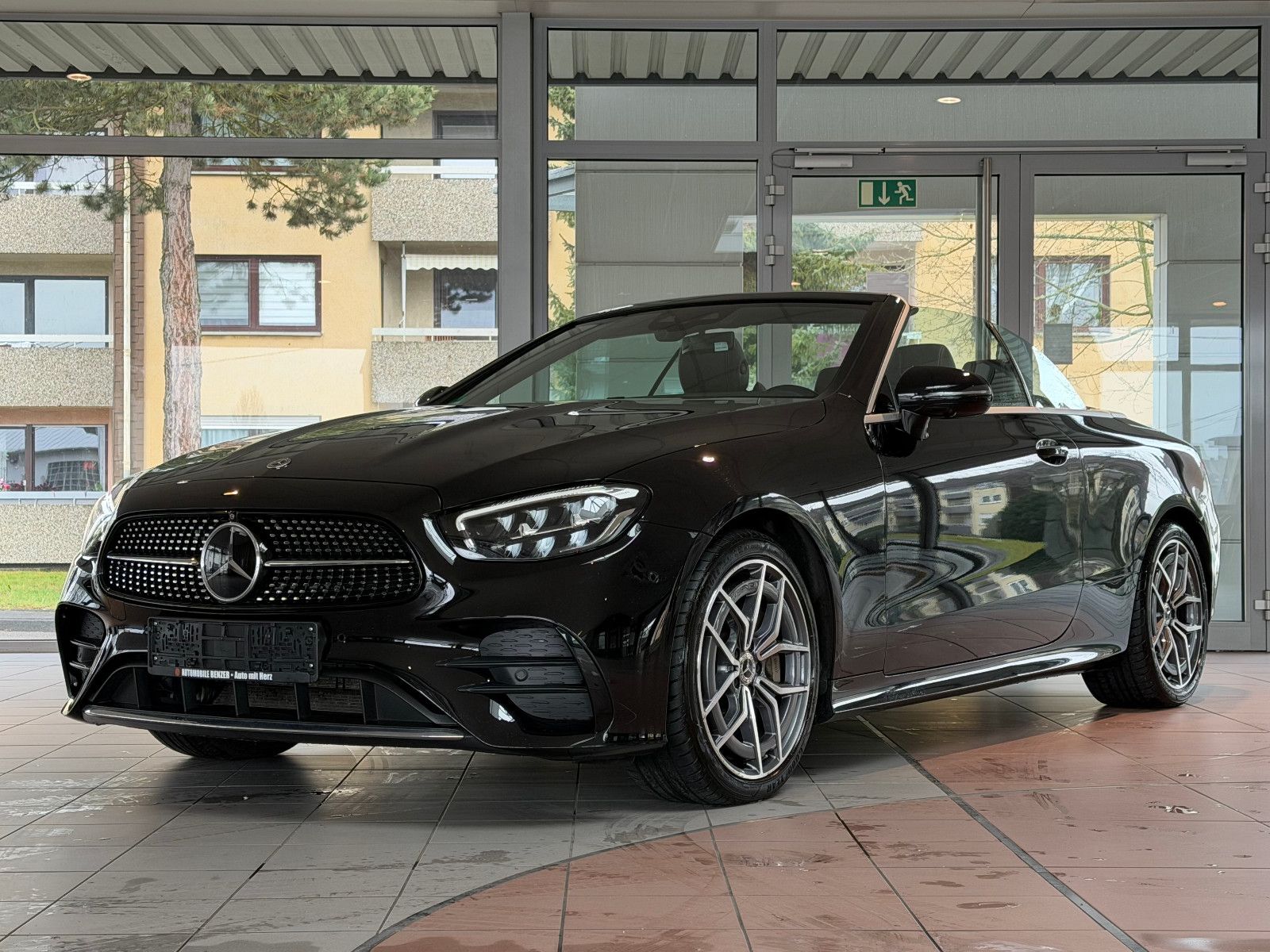 Fahrzeugabbildung Mercedes-Benz E 450 Cabrio AMG/BURMESTER/HUD/AMBIENTE/MASSAGE/