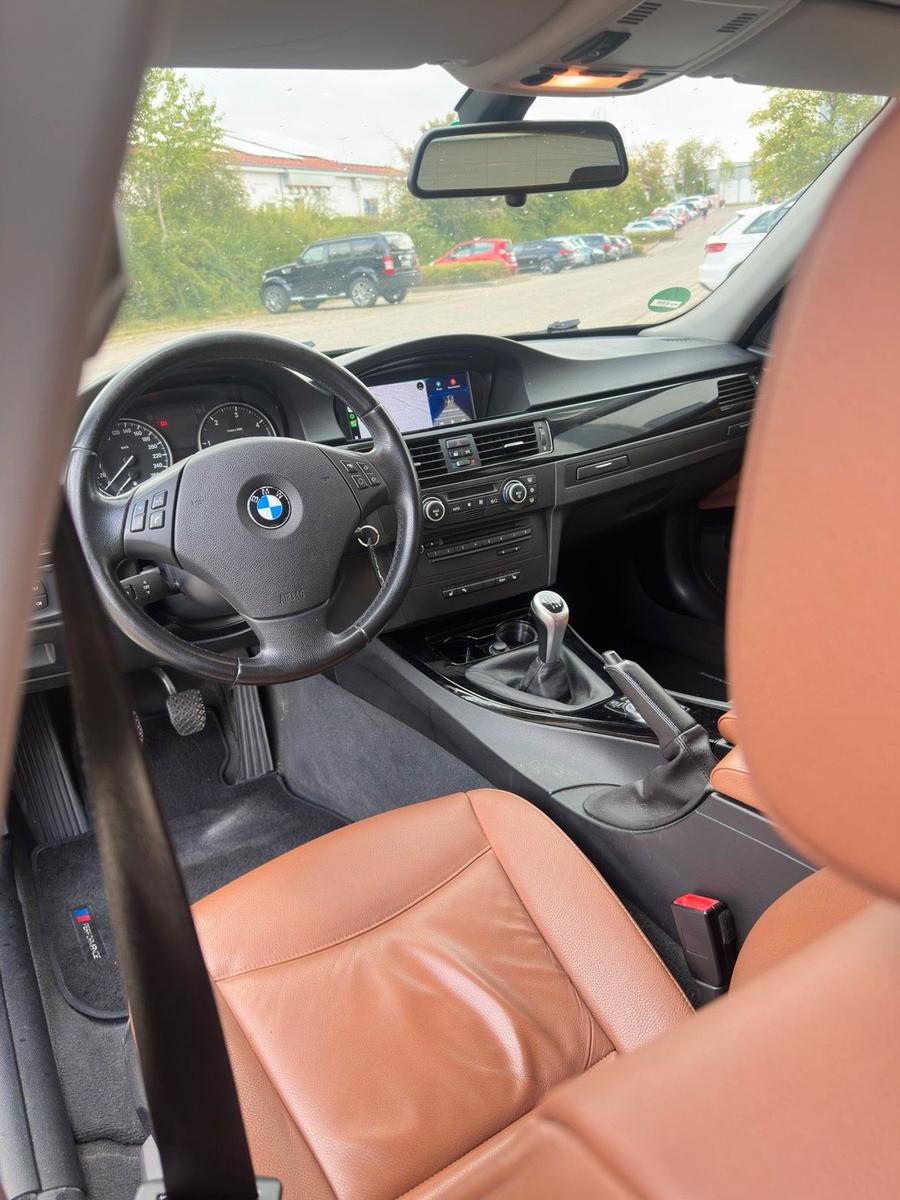 BMW 318 2009 — photo 7