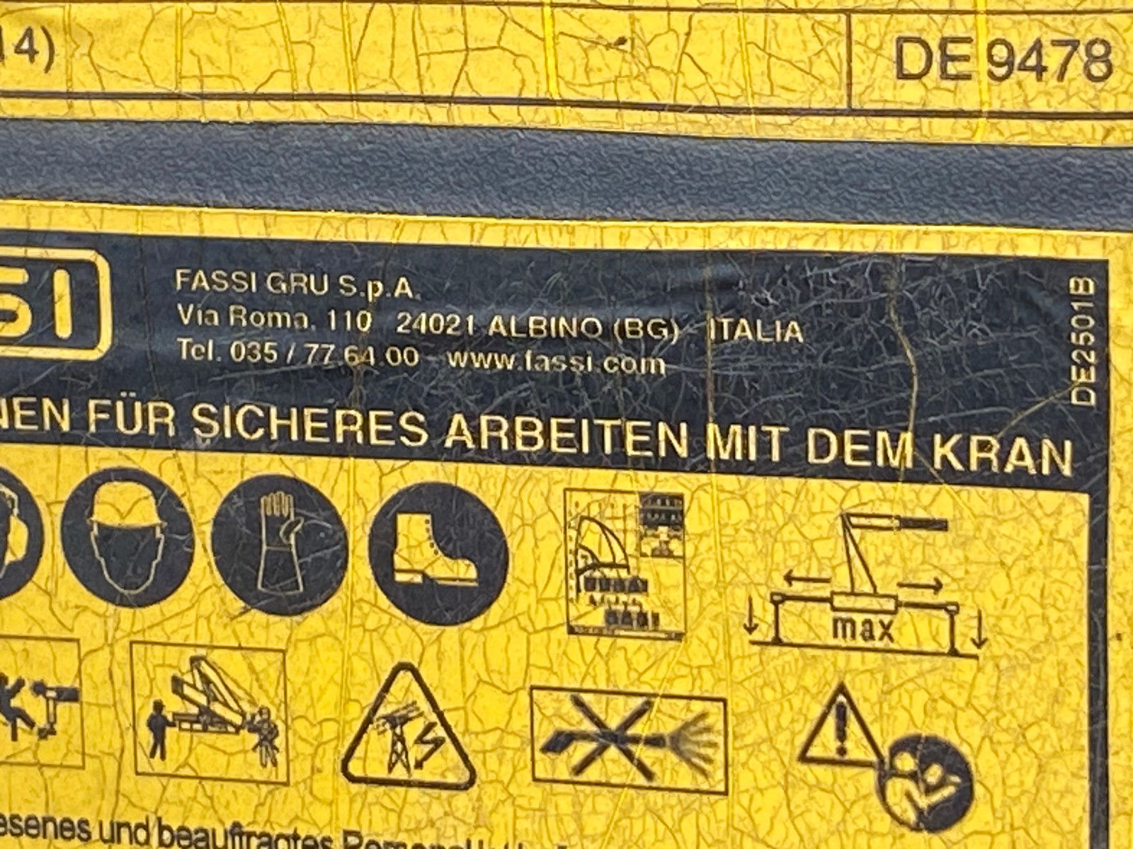 Fahrzeugabbildung Mitsubishi Fuso Canter 3-Seitenkipper mit Kran