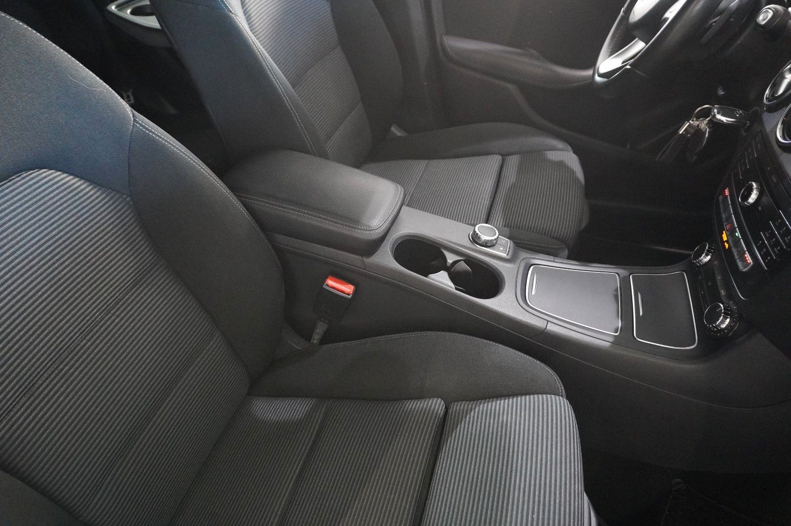 Fahrzeugabbildung Mercedes-Benz B 180 CDI STYLE NAVI/LED/KAMERA/SHZ/TEMP./PDC