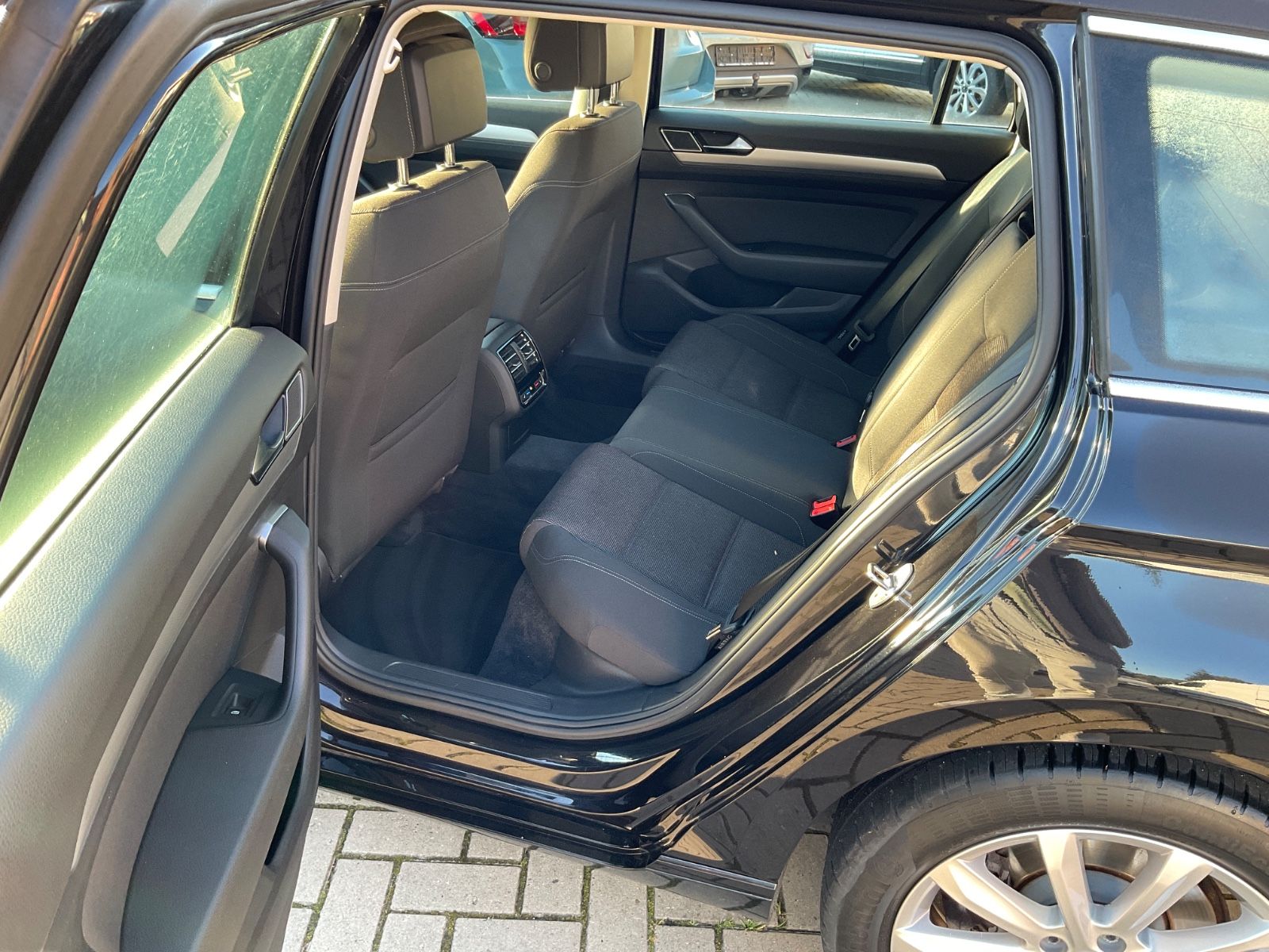 Fahrzeugabbildung Volkswagen Passat Variant 2.0 TDI DSG Comfort,AHK,Navi,ACC