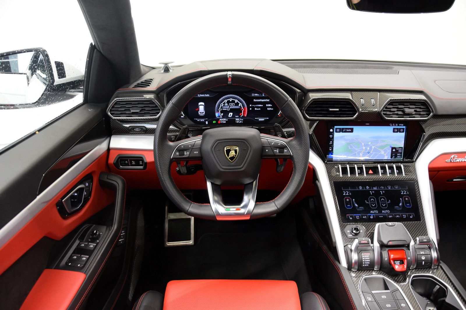 Fahrzeugabbildung Lamborghini Urus Panorama ACC Sitzlüftung HuD rotes Leder TV