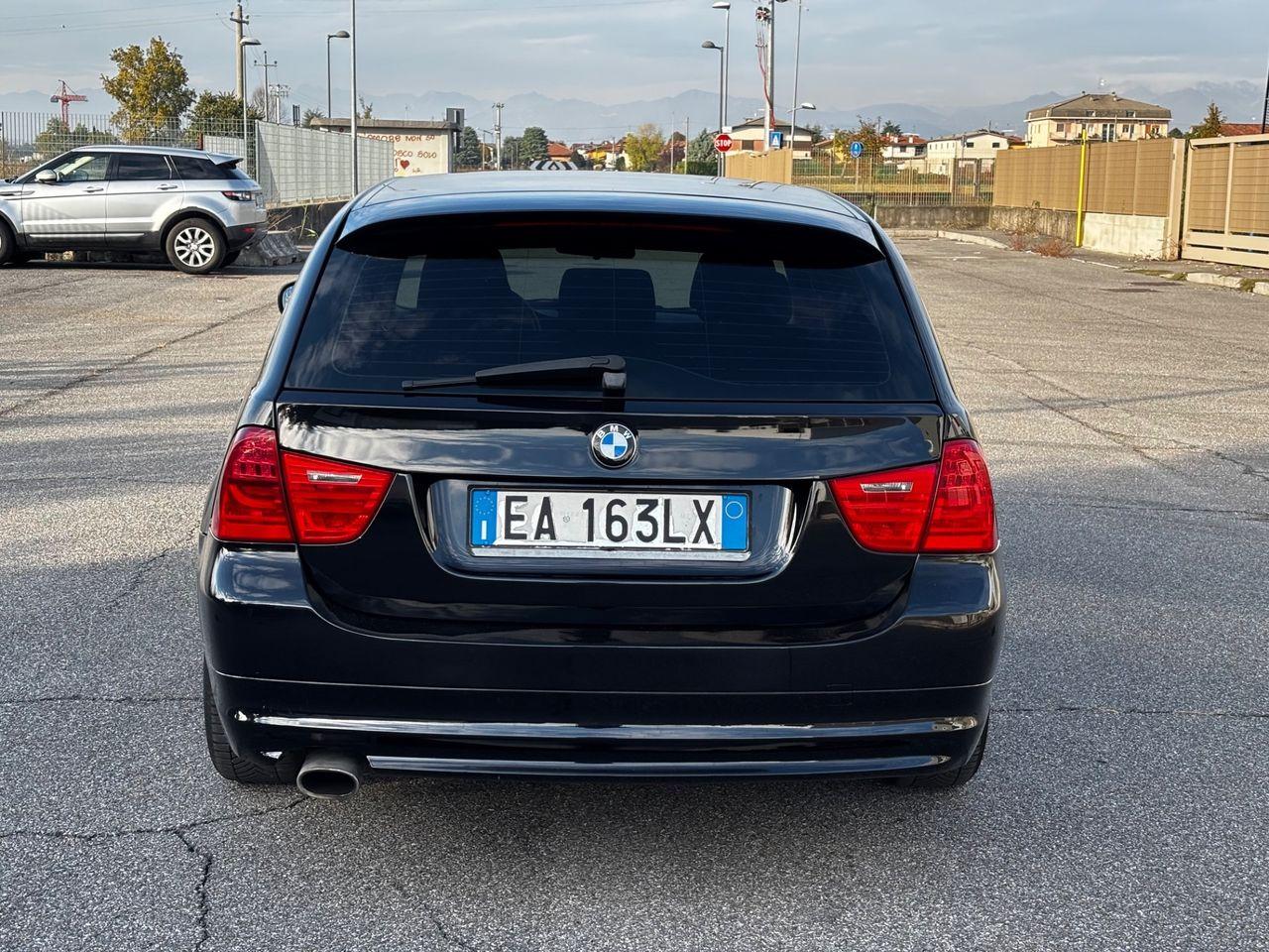 BMW 320 2009 — rear view