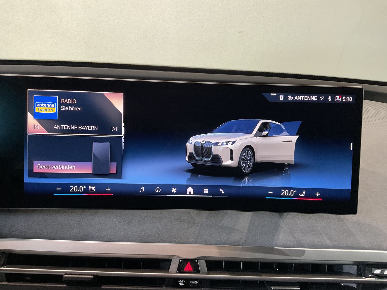 Fahrzeugabbildung BMW iX xDrive45 |Sitzbelüftung |AHK |Panoramadach