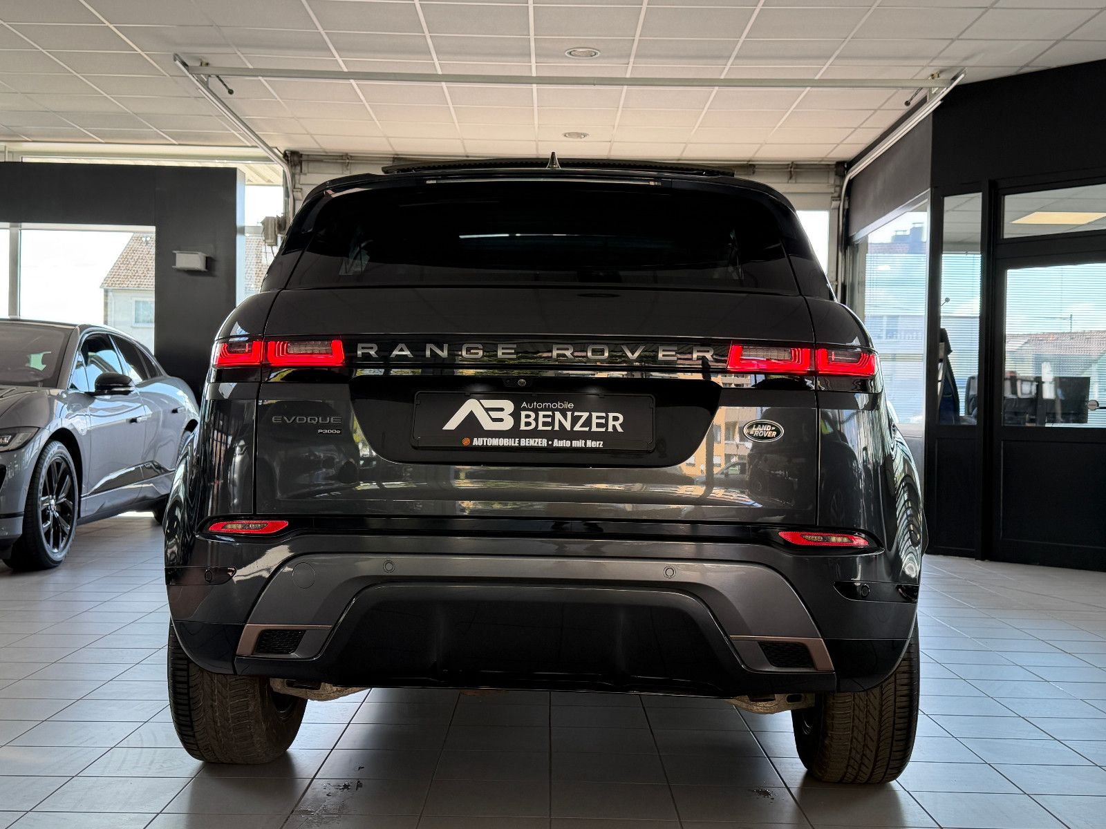 Fahrzeugabbildung Land Rover Range Rover Evoque S Hybrid /R-DYNAMIC/PANO/KAM