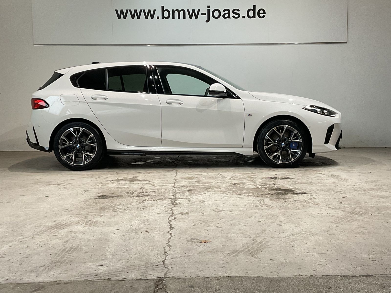 Fahrzeugabbildung BMW 118d Komfortzugang, 18" LMR, AHK M Sportpaket