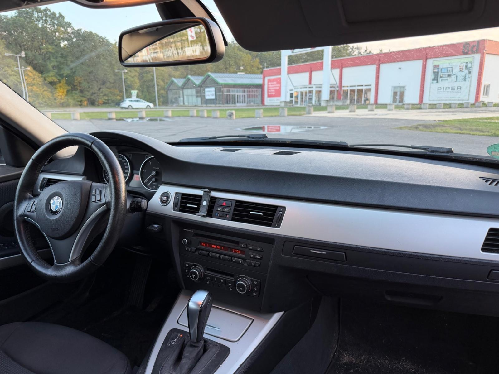 BMW 318 2012 — photo 10