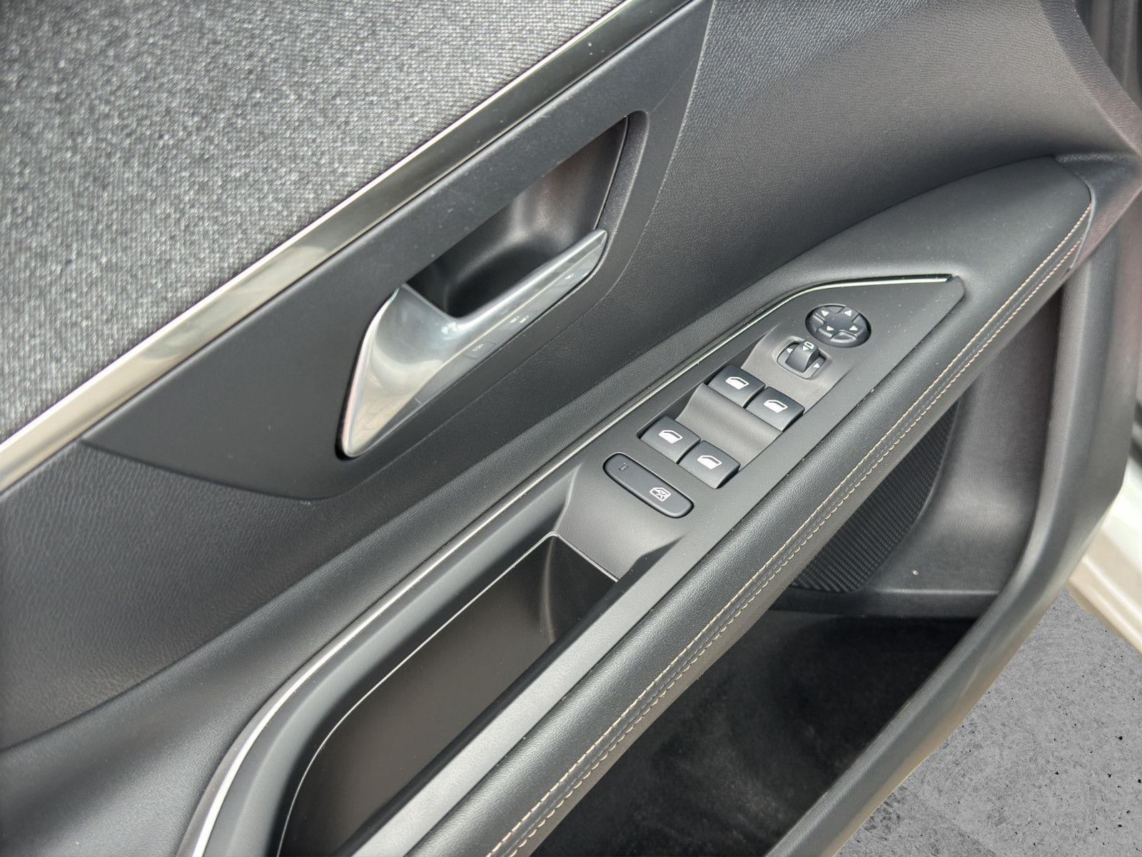 Fahrzeugabbildung Peugeot 3008 Allure*GT-Line*Navi*Pano*Spur*Totwinkel*360