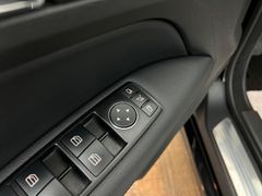 MERCEDES-BENZ E 200 CGI / NUR 56.tKM / GARANTIE / 2.HD / XEN /