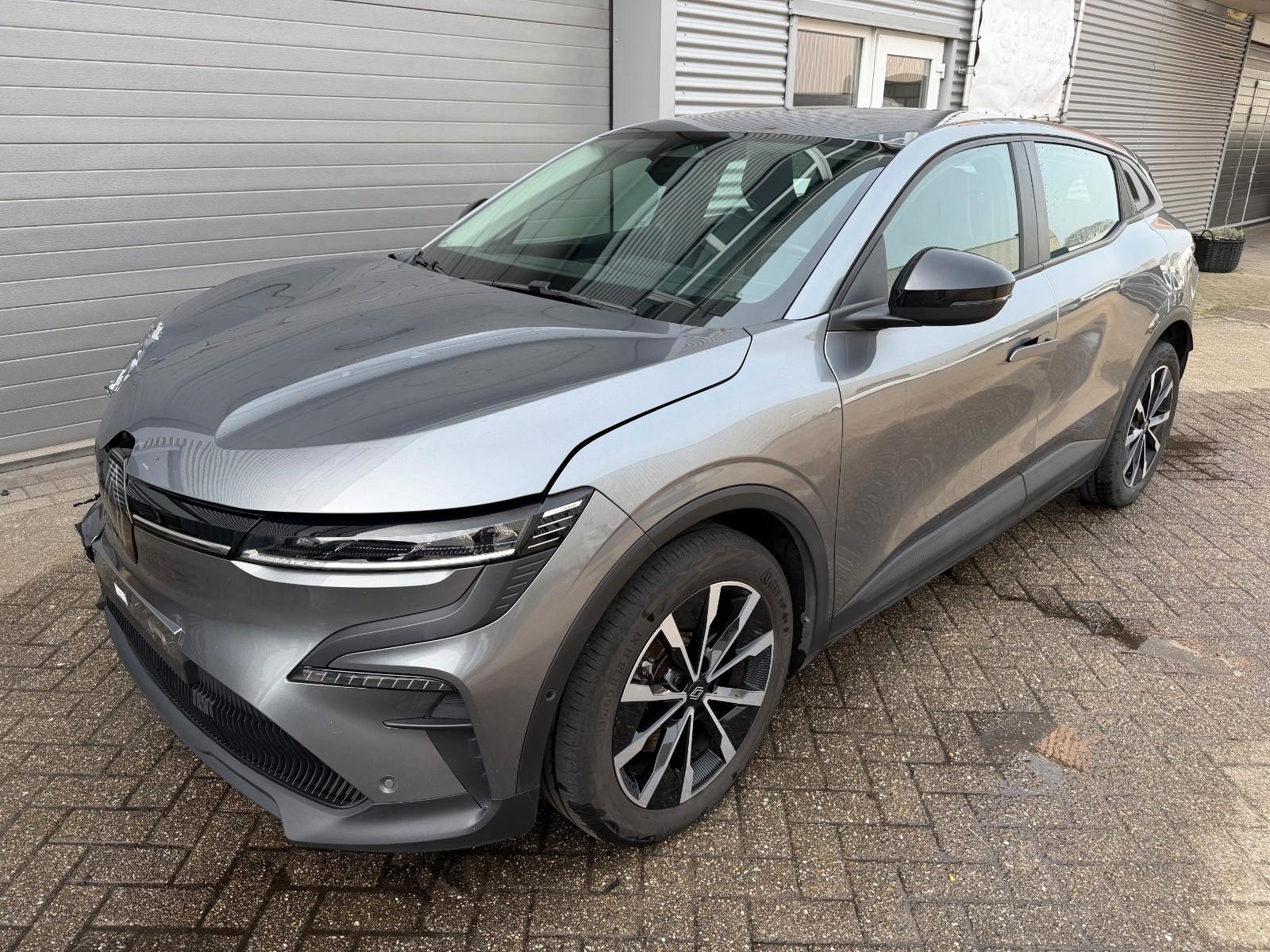Renault Megane E-TECH Evolution start und fahrt