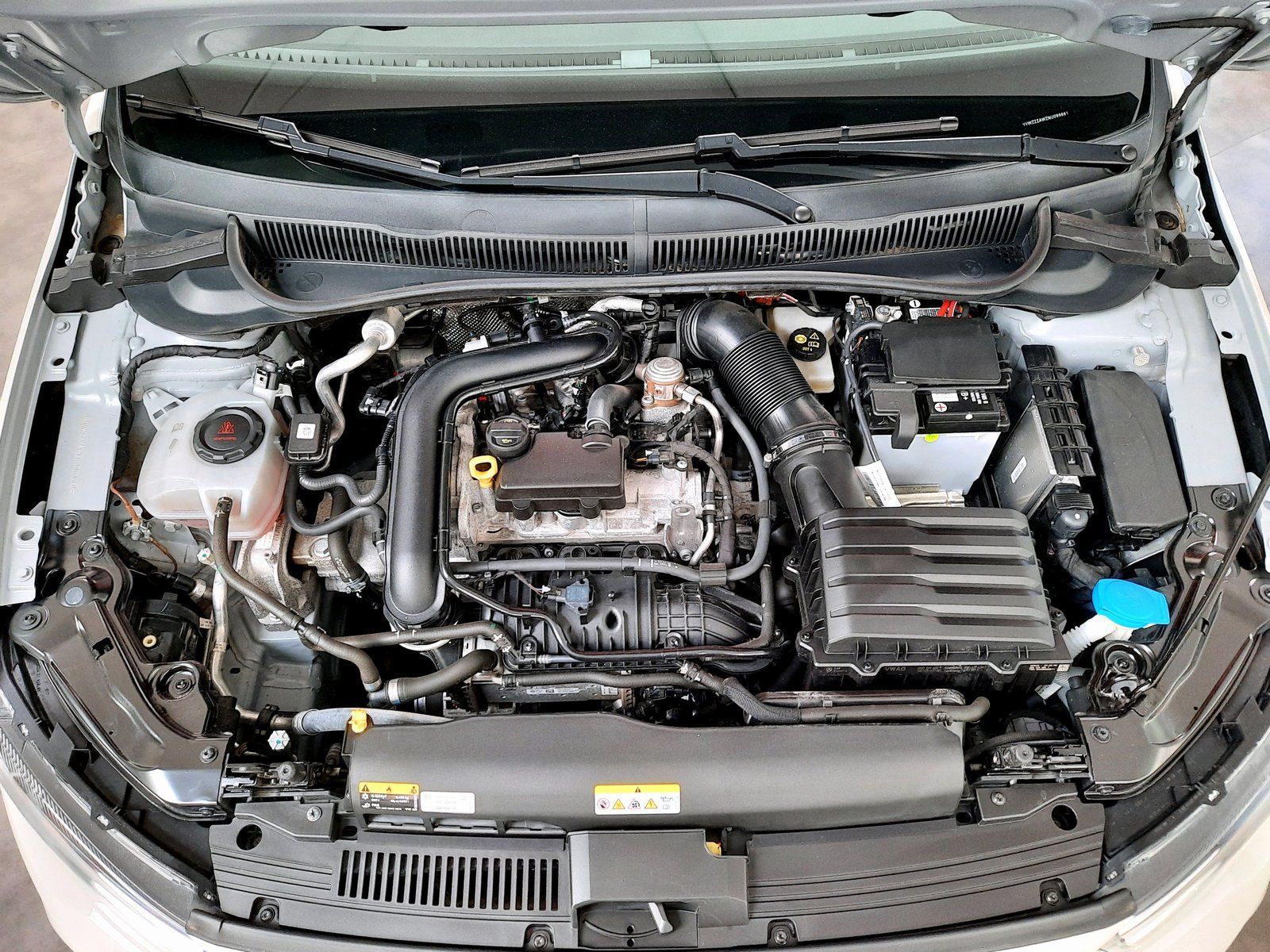 Fahrzeugabbildung Volkswagen Polo Life TSI *AHK*LED*PDC*Sitzhzg.*App-Con.*ACC