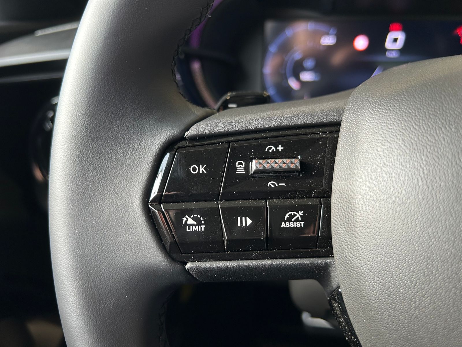 Fahrzeugabbildung Alfa Romeo Junior Ibrida Speciale - Technologie Paket