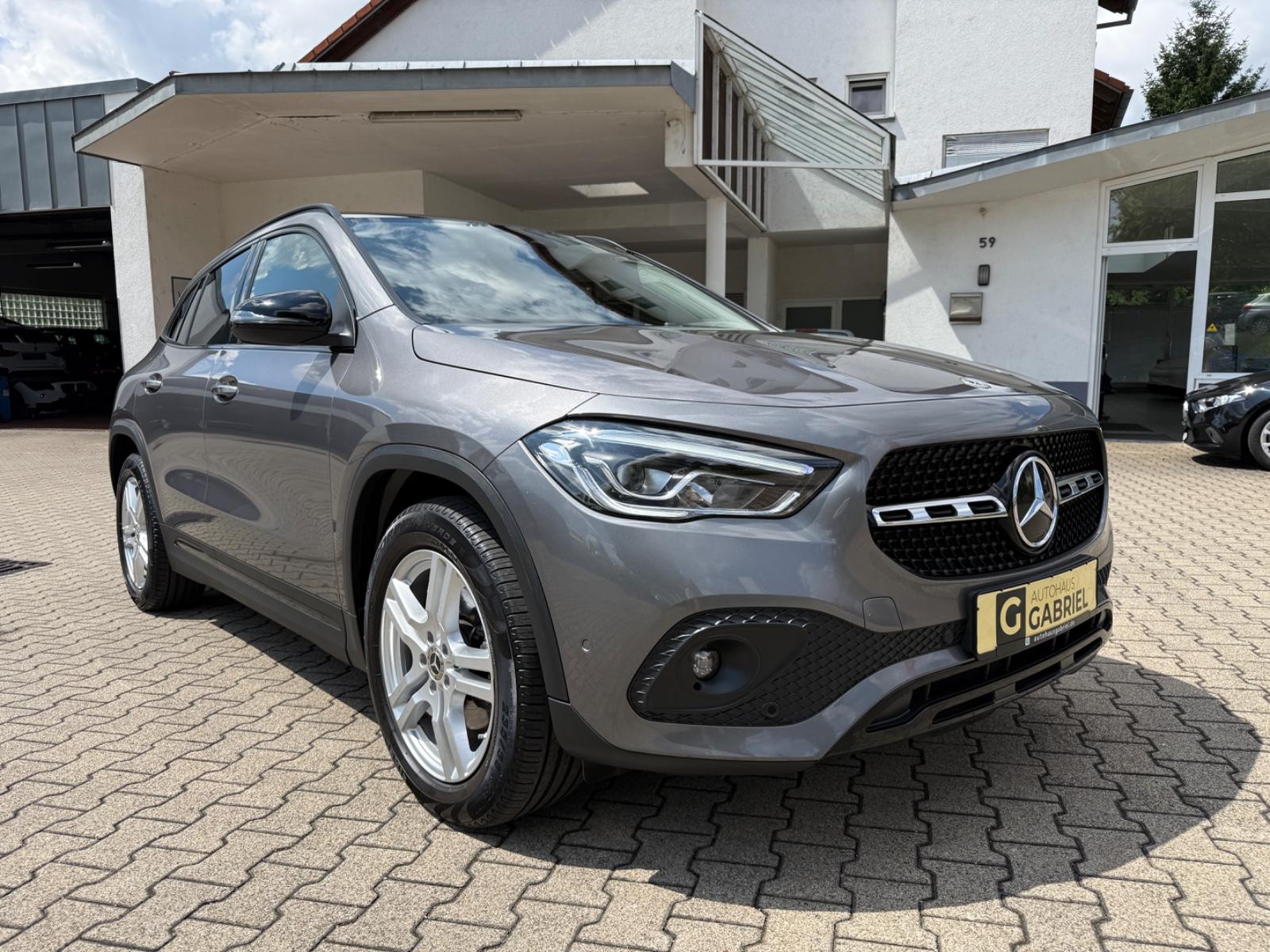 Mercedes-Benz GLA 200 d 4Matic Progressive LED Navi Pano Leder