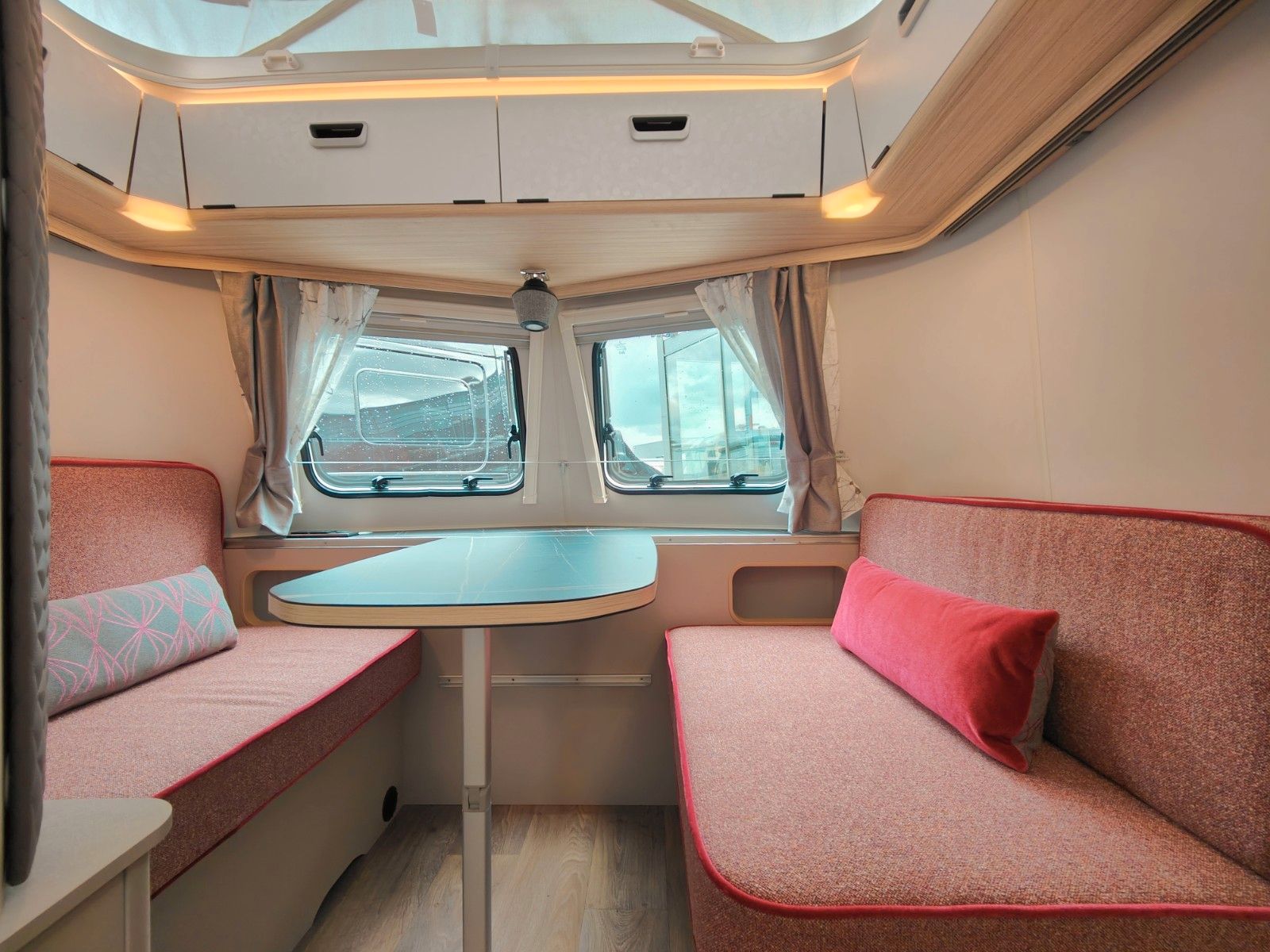 Fahrzeugabbildung HYMER / ERIBA / HYMERCAR Touring 530 Tango Red - JETZT 8.024€ SPAREN !!!