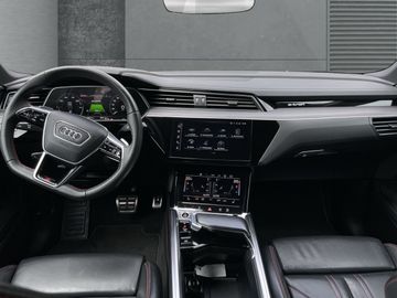 Audi Q8 e-tron - 11