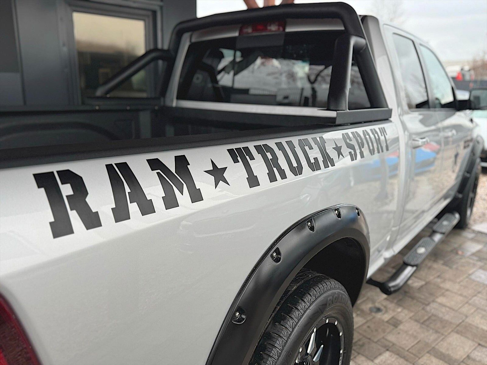 Fahrzeugabbildung Dodge RAM 5.7 V8 HEMI SPORT LONGBED 4x4 Army Style