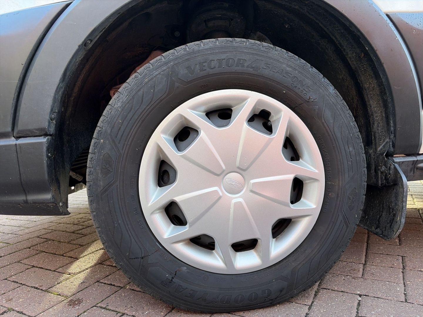 Fahrzeugabbildung Ford Transit Pritsche 350 L3 DoKa Trend StandHZG AHK