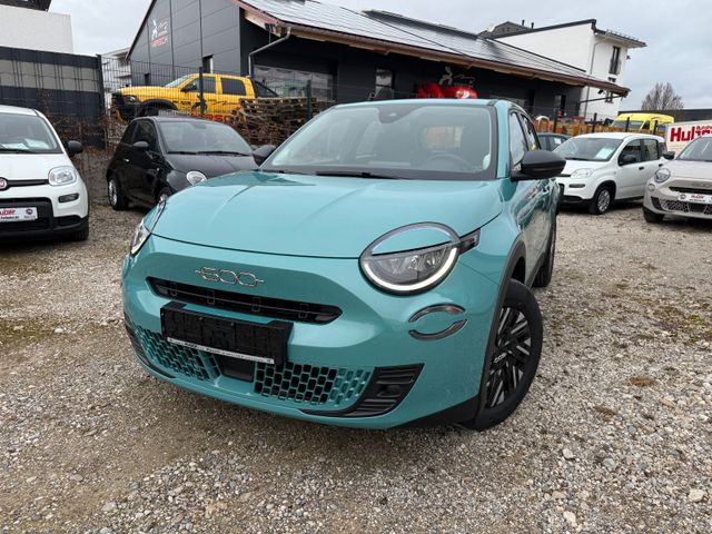 Fiat 600 Hybrid 125-Jahre-Sonderedition Navi LED PDC