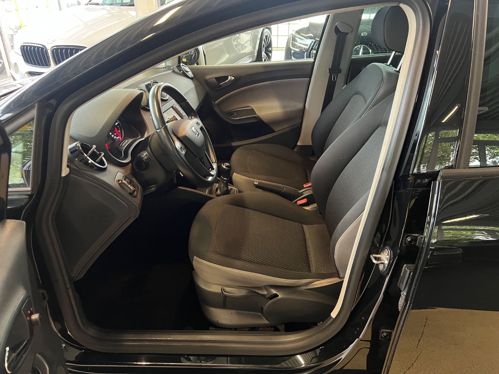 Fahrzeugabbildung SEAT Ibiza Style *NAVI * SITZHEIZUNG *KLIMAAUTOMATIK*