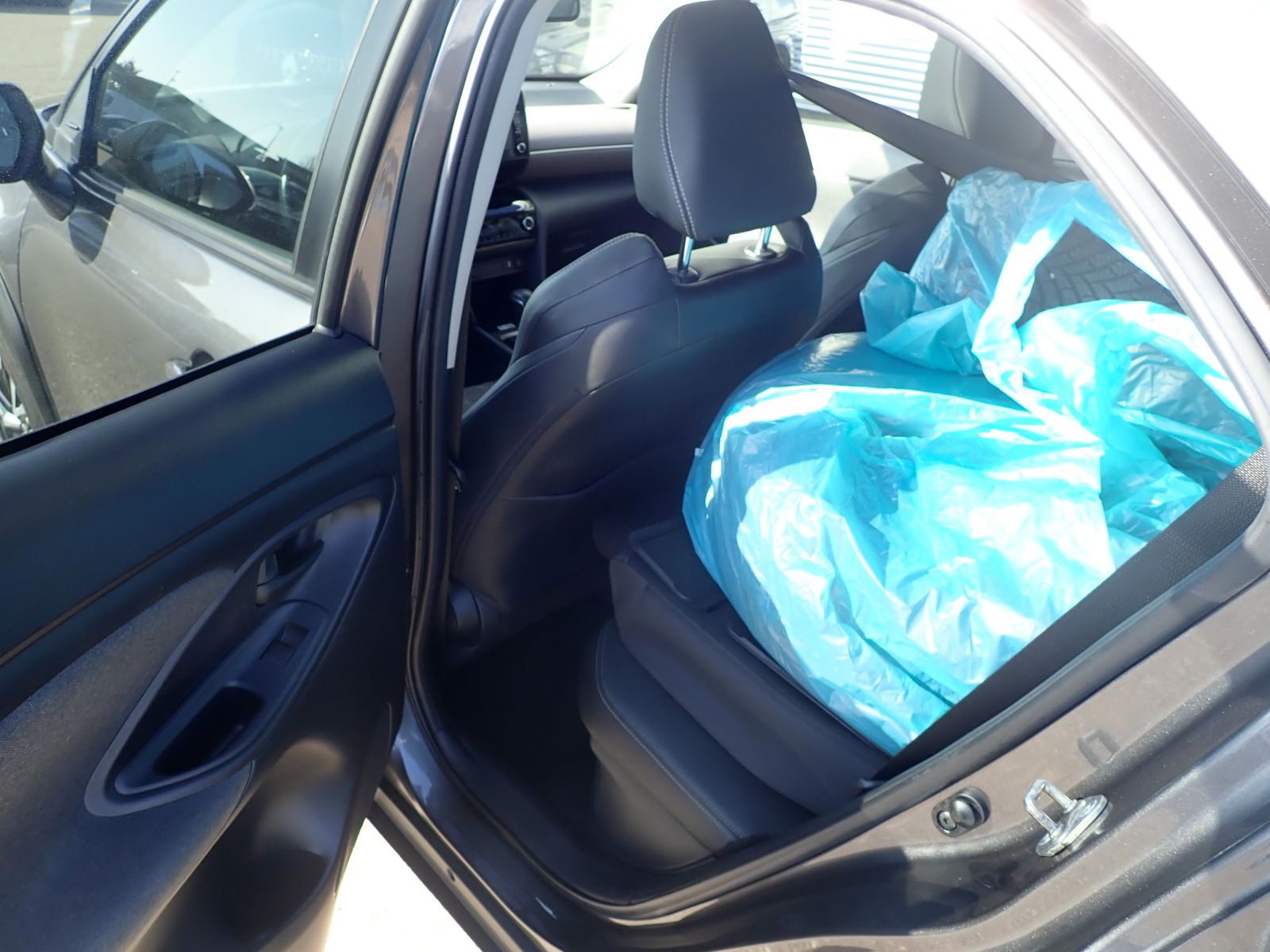 Fahrzeugabbildung Toyota Yaris Cross Hybrid FWD Elegant